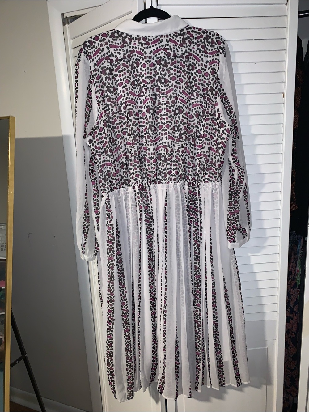 Girl With Curves x Lane Bryant Printed Pleated Long Sleeve Shirtdress - Picture 3 of 7